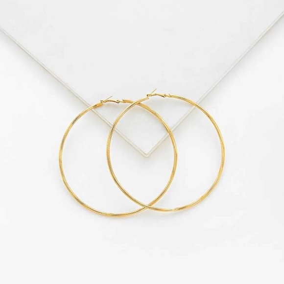 ๐3/$30 Gold open Hoop Earrings - Picture 2 of 5